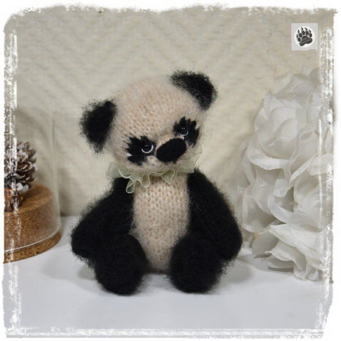 Bao panda en tricot miniature de collection 12cm