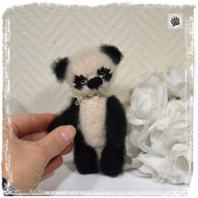 Bao panda en tricot miniature de collection 12cm
