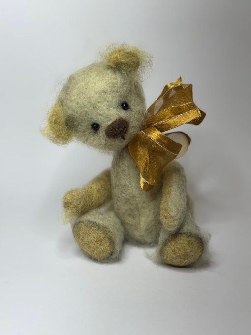 Basile ours en peluche miniature de collection 13cm