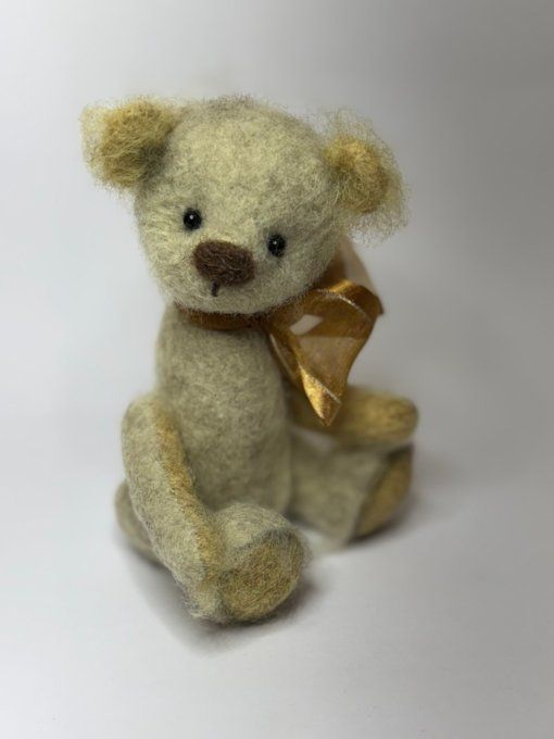 Basile ours en peluche miniature de collection 13cm
