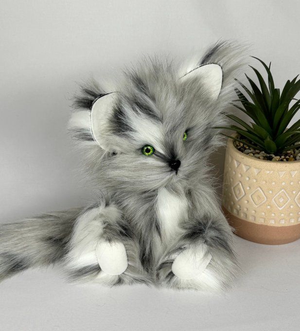 Emy chat en peluche de collection 24cm